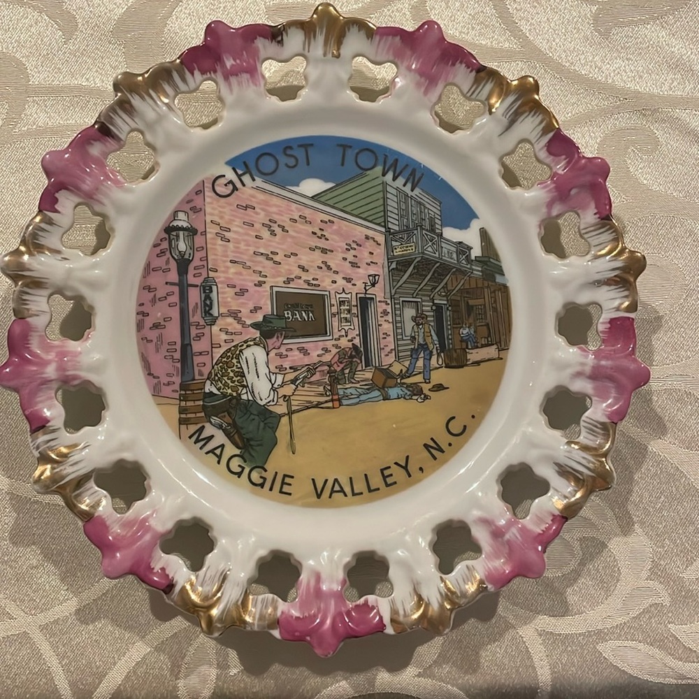 Ghost Town in the Sky (Maggie Valley, NC) souvenir plate. 8" diameter.